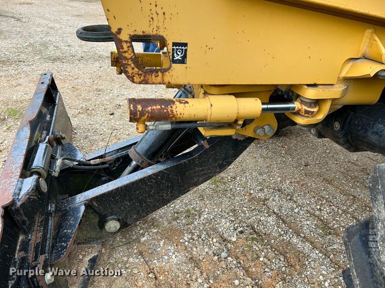 image for item LI9733 2006 Vermeer RT1250  rock saw