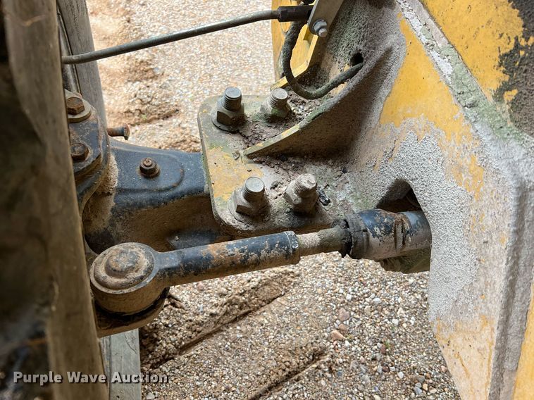 image for item LI9733 2006 Vermeer RT1250  rock saw