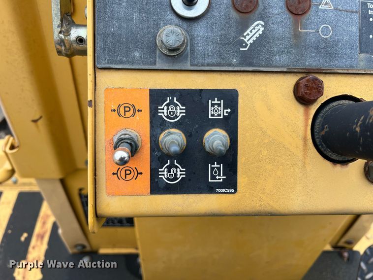 image for item LI9733 2006 Vermeer RT1250  rock saw