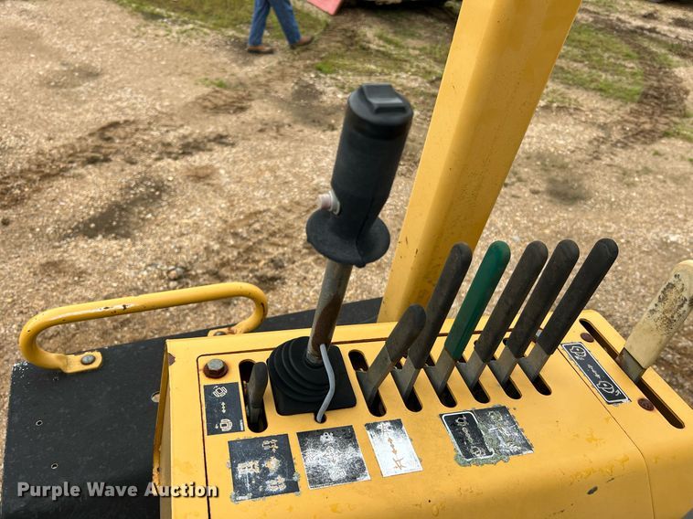 image for item LI9733 2006 Vermeer RT1250  rock saw