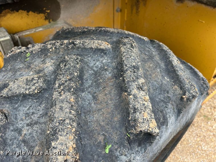 image for item LI9733 2006 Vermeer RT1250  rock saw