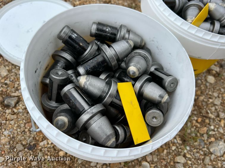 image for item LI9733 2006 Vermeer RT1250  rock saw