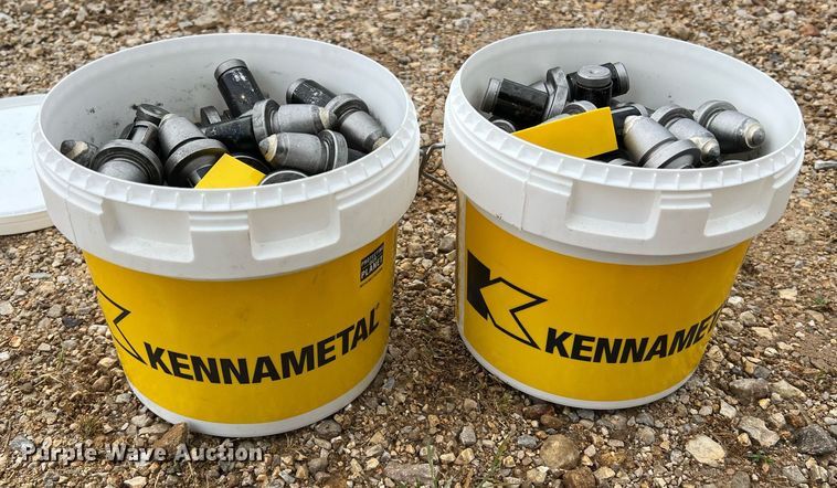 image for item LI9733 2006 Vermeer RT1250  rock saw