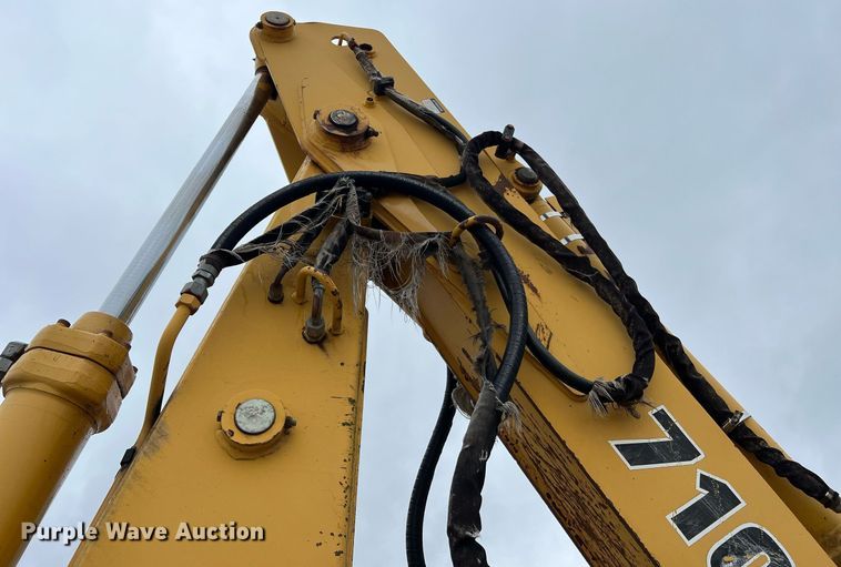 image for item LI9735 1996 John Deere 710D  backhoe