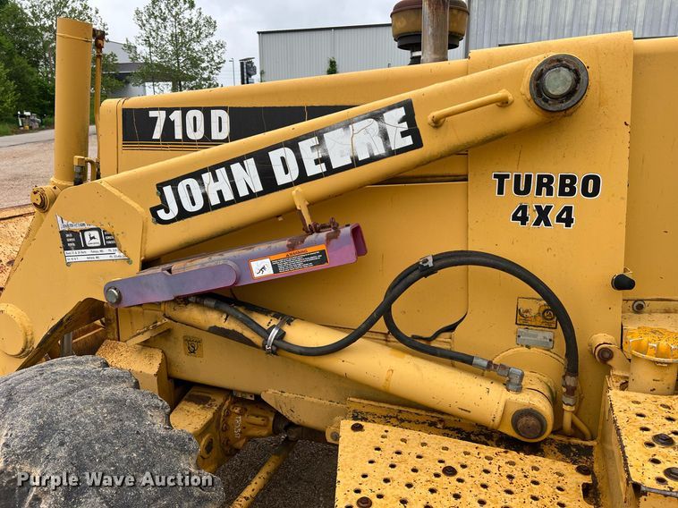 image for item LI9735 1996 John Deere 710D  backhoe