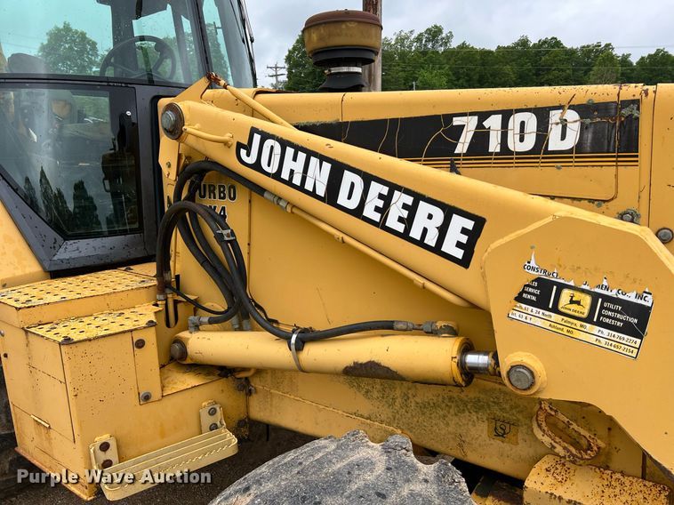 image for item LI9735 1996 John Deere 710D  backhoe
