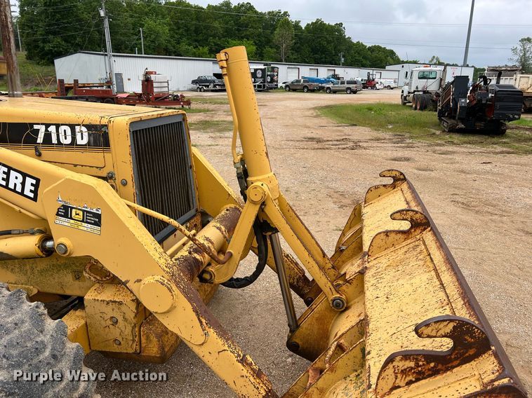 image for item LI9735 1996 John Deere 710D  backhoe