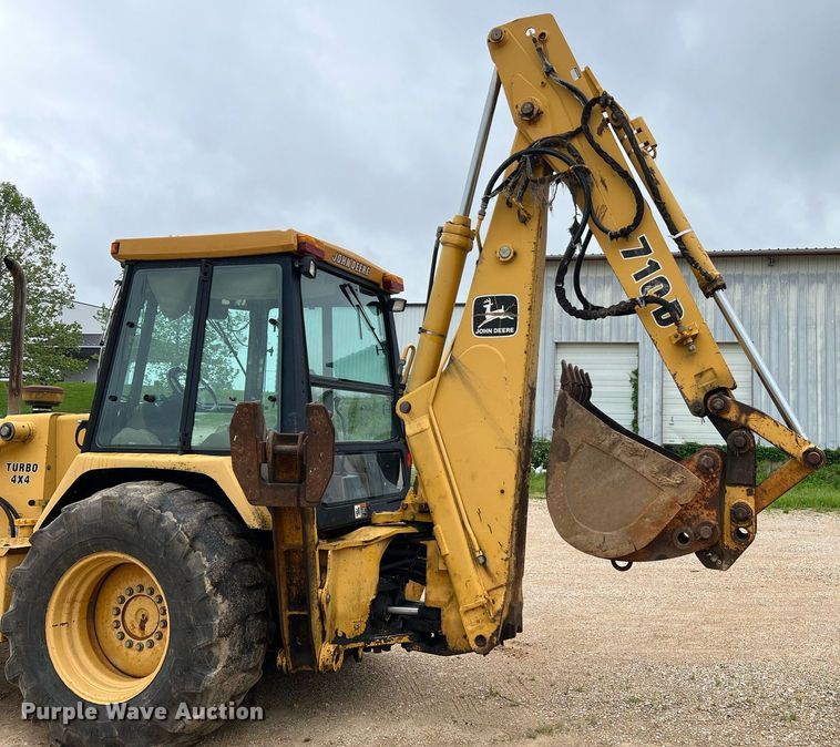 image for item LI9735 1996 John Deere 710D  backhoe