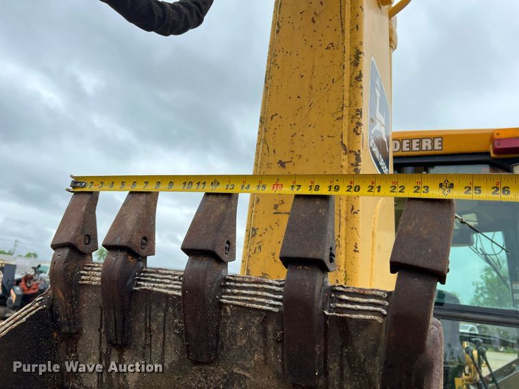 image for item LI9735 1996 John Deere 710D  backhoe