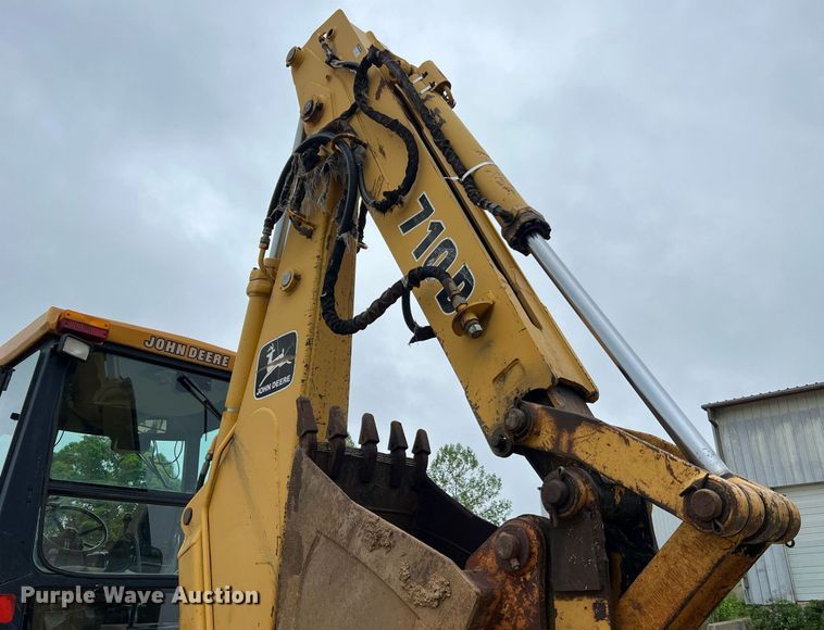 image for item LI9735 1996 John Deere 710D  backhoe