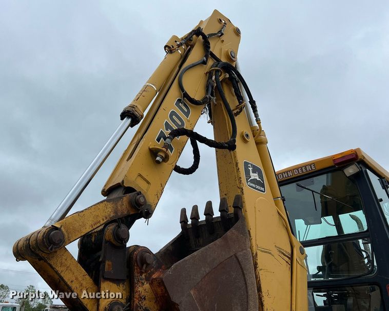 image for item LI9735 1996 John Deere 710D  backhoe