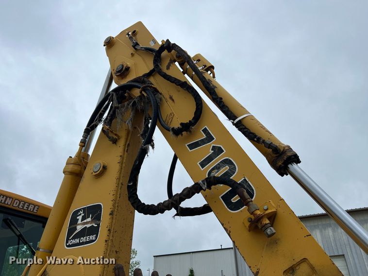 image for item LI9735 1996 John Deere 710D  backhoe