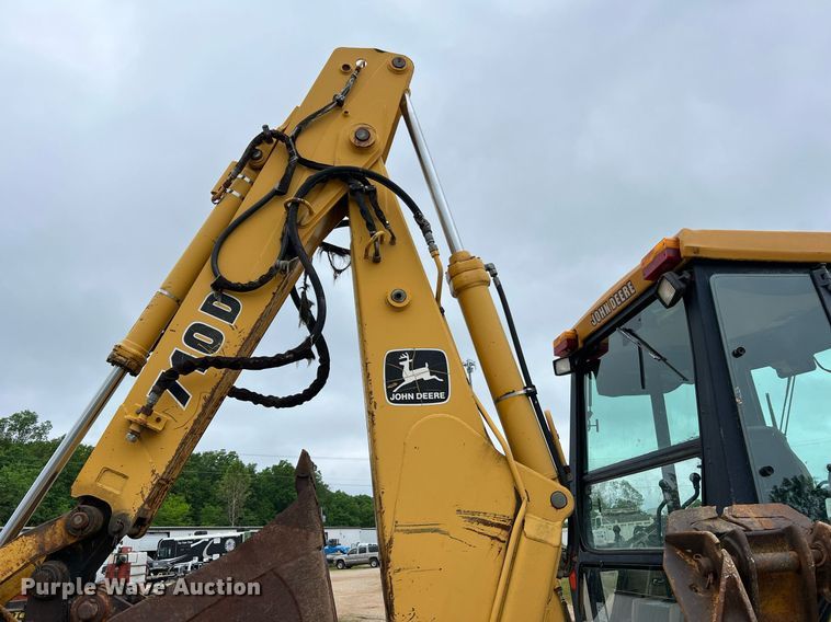 image for item LI9735 1996 John Deere 710D  backhoe