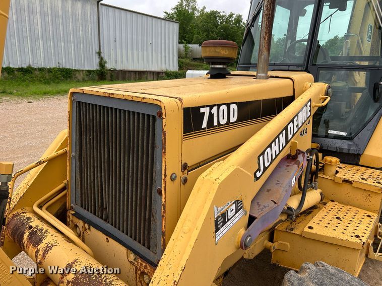 image for item LI9735 1996 John Deere 710D  backhoe