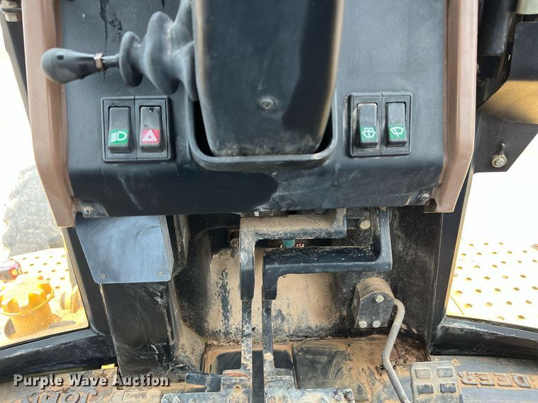 image for item LI9735 1996 John Deere 710D  backhoe