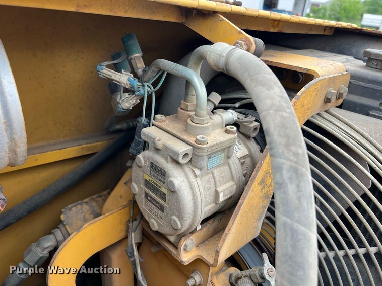 image for item LI9735 1996 John Deere 710D  backhoe