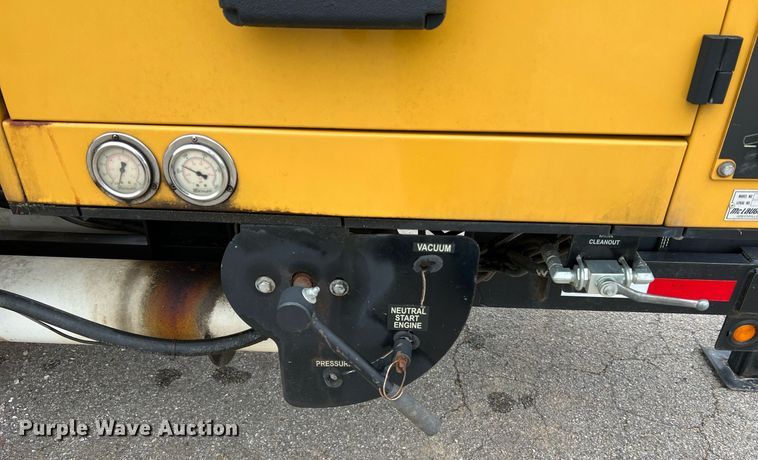 image for item LI9738 2013 Vermeer V500LEHD  vacuum excavator