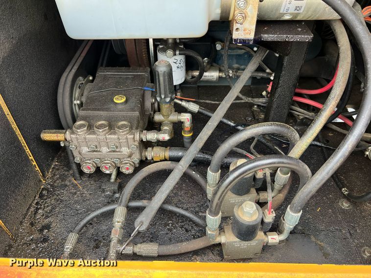 image for item LI9738 2013 Vermeer V500LEHD  vacuum excavator