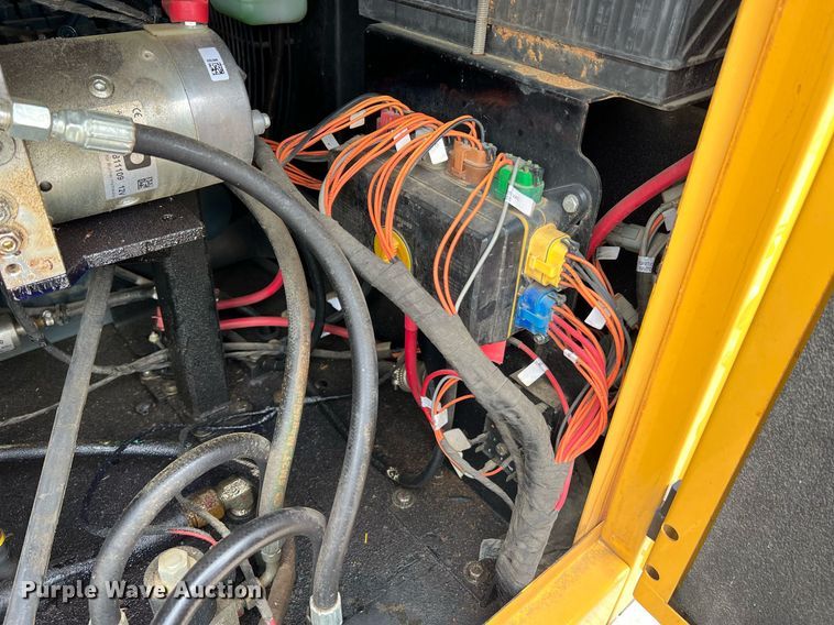 image for item LI9738 2013 Vermeer V500LEHD  vacuum excavator