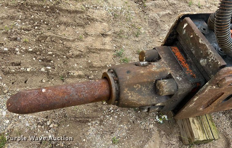 image for item LI9747 NPK 7X  breaker