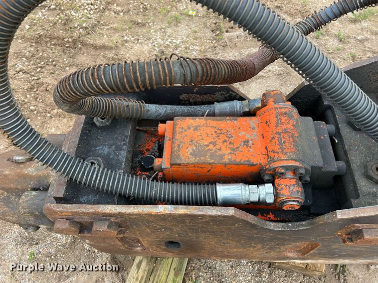 image for item LI9747 NPK 7X  breaker