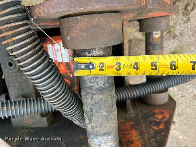 image for item LI9747 NPK 7X  breaker