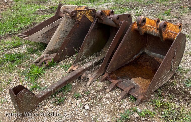 image for item LI9750 (4) backhoe buckets