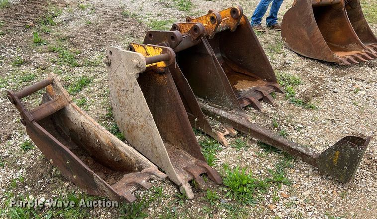 image for item LI9750 (4) backhoe buckets