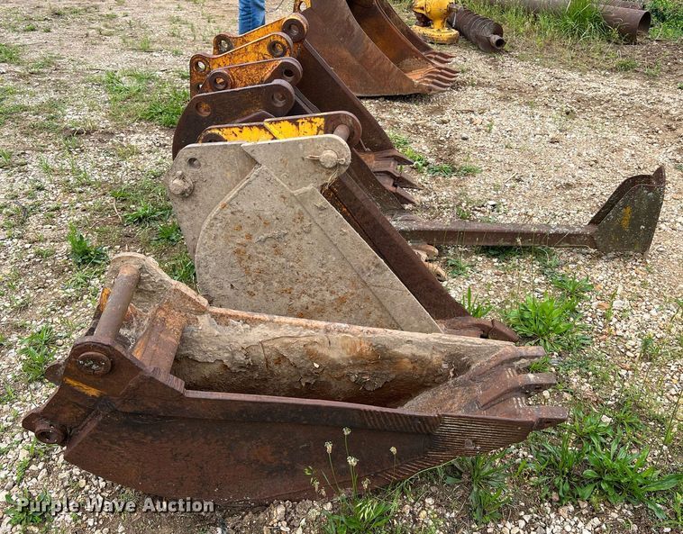 image for item LI9750 (4) backhoe buckets