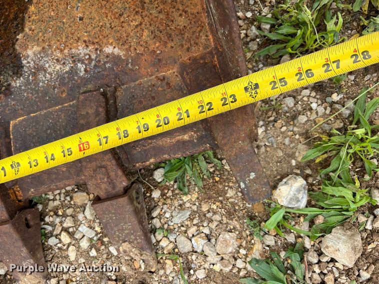 image for item LI9750 (4) backhoe buckets