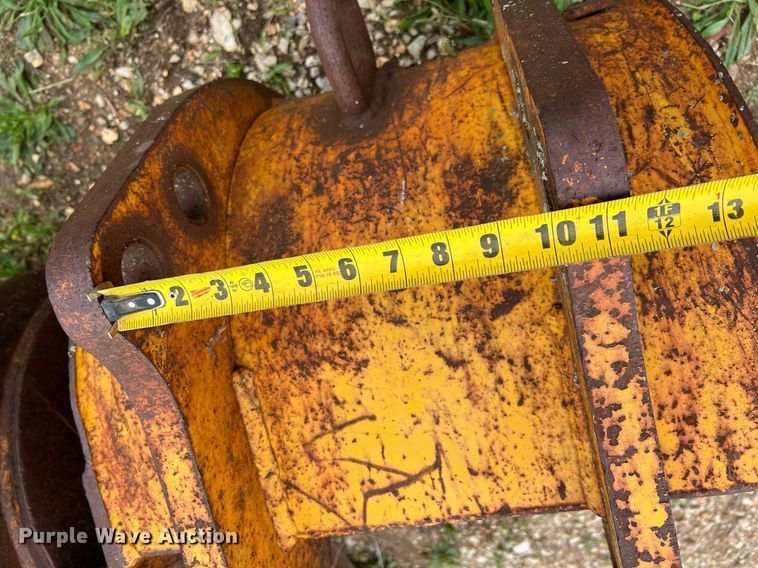 image for item LI9750 (4) backhoe buckets