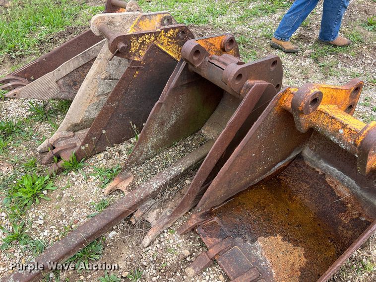 image for item LI9750 (4) backhoe buckets