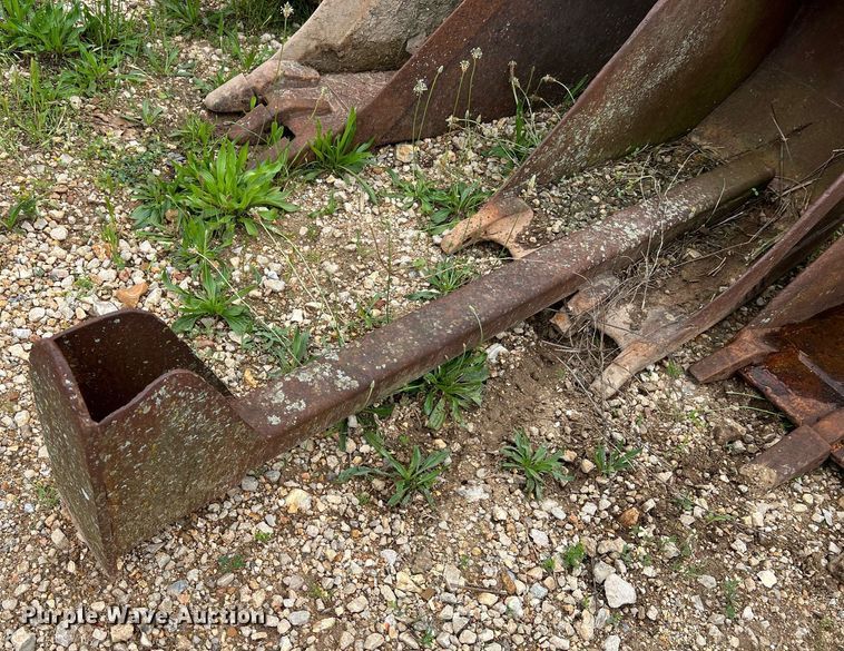 image for item LI9750 (4) backhoe buckets