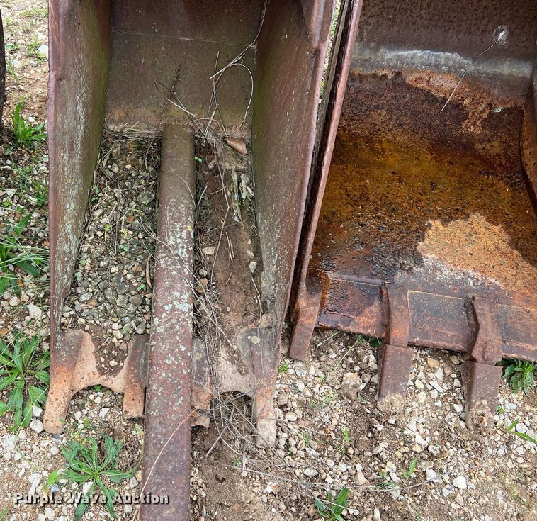 image for item LI9750 (4) backhoe buckets