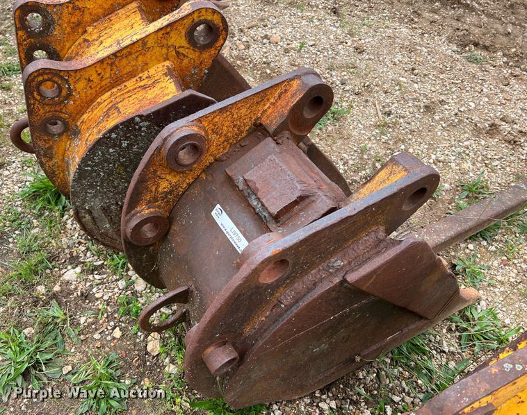 image for item LI9750 (4) backhoe buckets