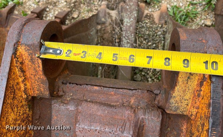 image for item LI9750 (4) backhoe buckets