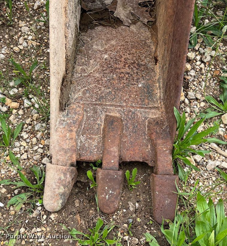 image for item LI9750 (4) backhoe buckets