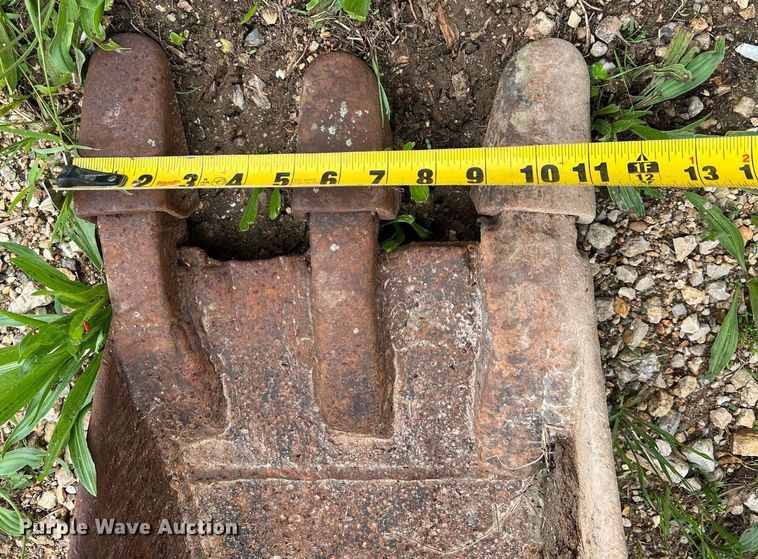 image for item LI9750 (4) backhoe buckets