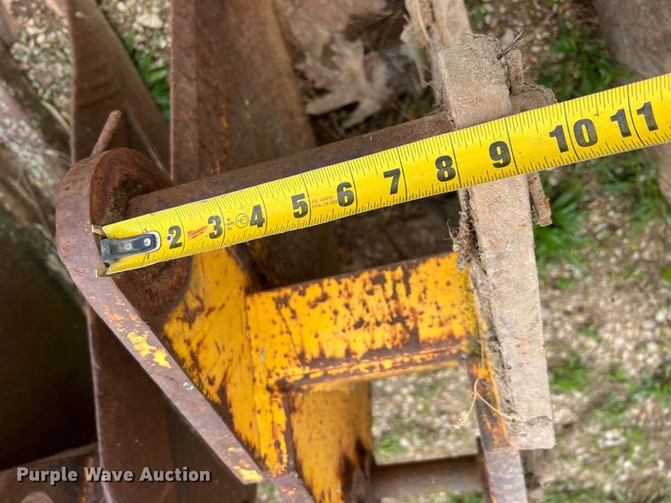 image for item LI9750 (4) backhoe buckets