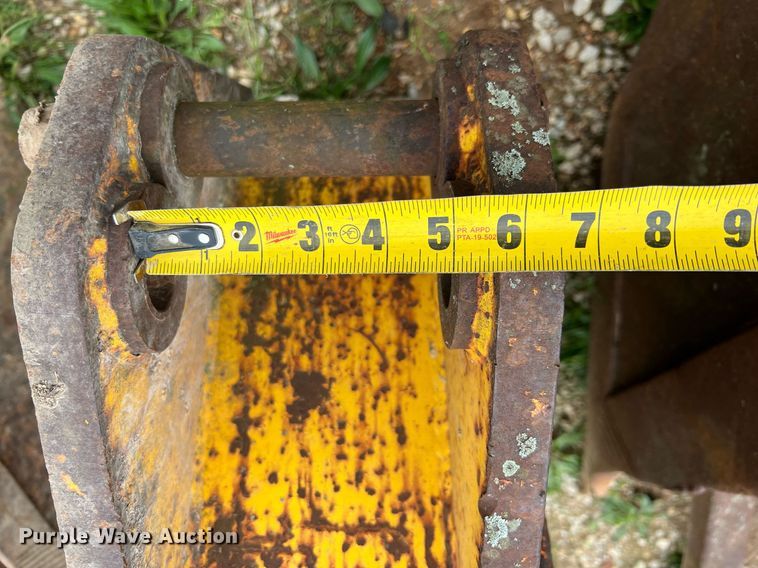 image for item LI9750 (4) backhoe buckets