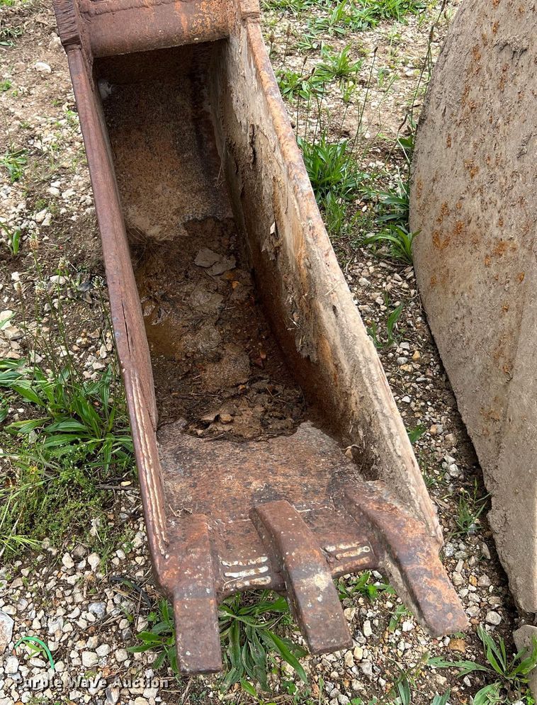 image for item LI9750 (4) backhoe buckets