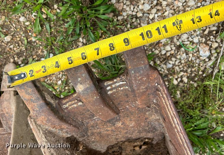 image for item LI9750 (4) backhoe buckets