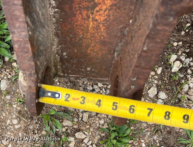 image for item LI9750 (4) backhoe buckets