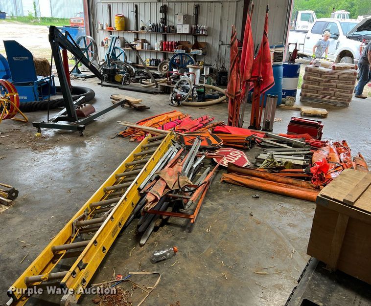 image for item LI9752 Road safety equipment