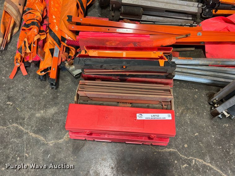 image for item LI9752 Road safety equipment