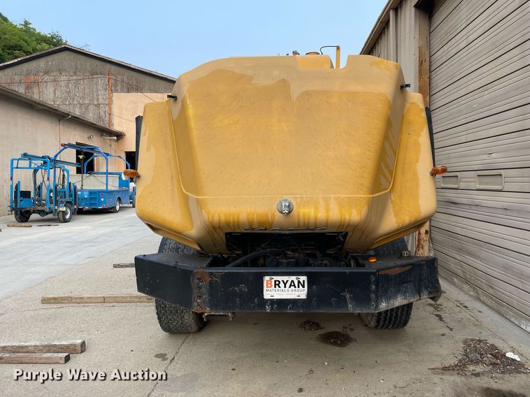 image for item LJ9709 1999 Mack DM690S  ready mix truck