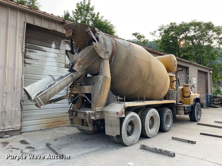 image for item LJ9709 1999 Mack DM690S  ready mix truck