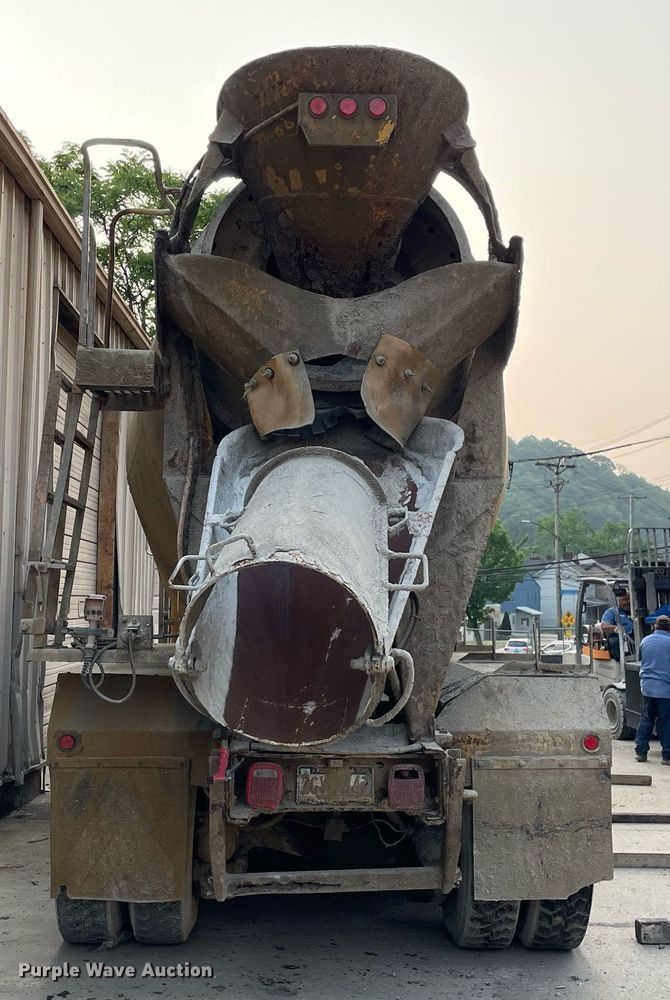 image for item LJ9709 1999 Mack DM690S  ready mix truck