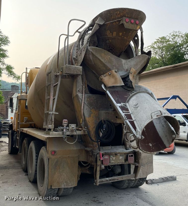 image for item LJ9709 1999 Mack DM690S  ready mix truck