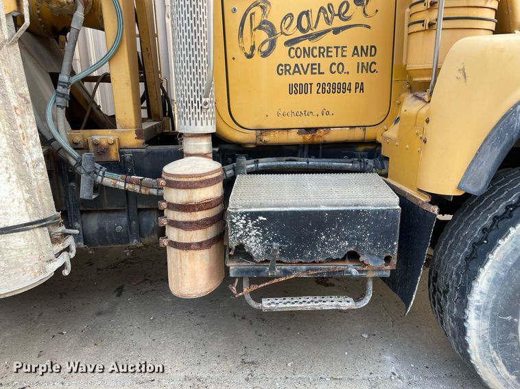 image for item LJ9709 1999 Mack DM690S  ready mix truck